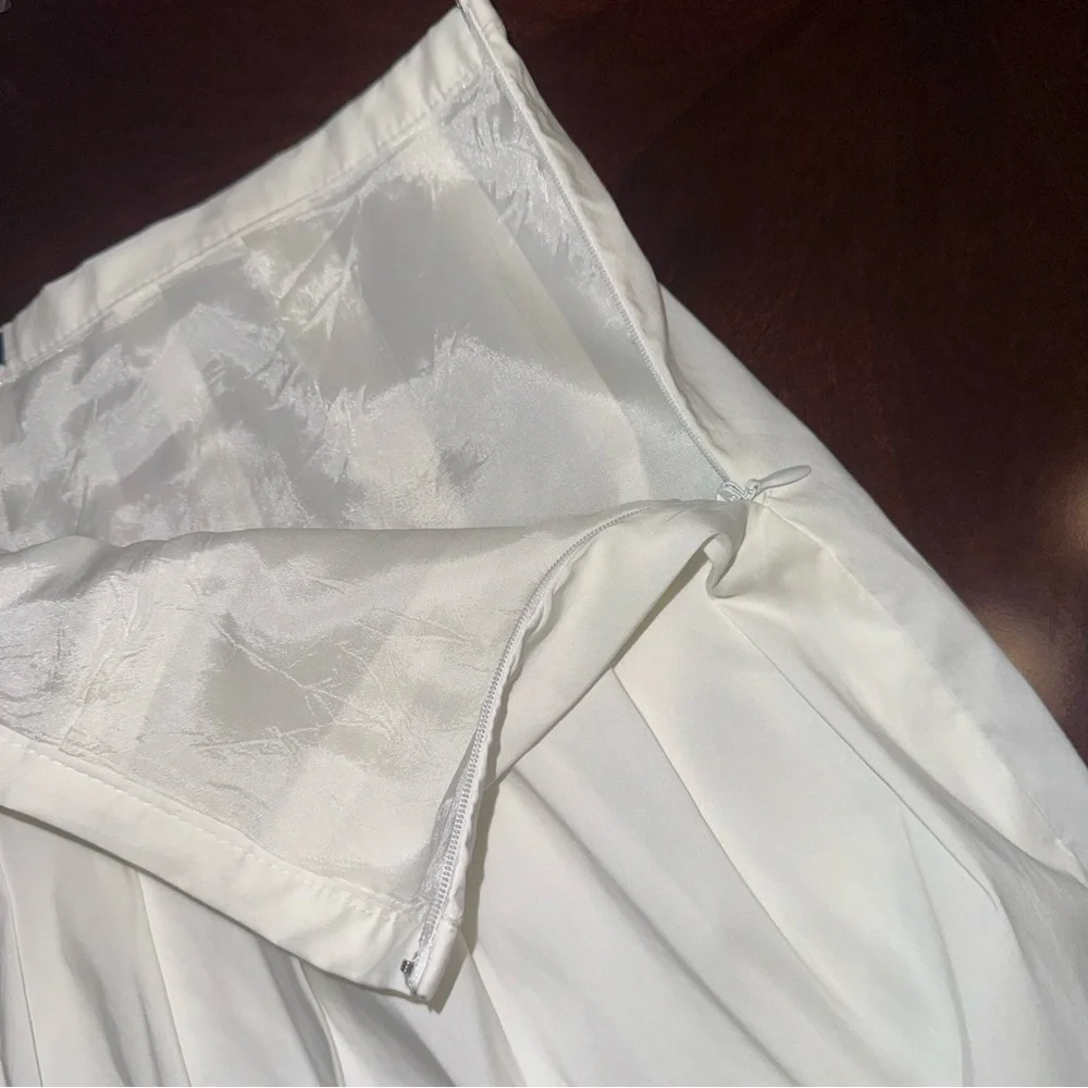 BCBGMAXAZRIA White Bubble Skirt Women’s 8 Pleated High Waist Knee Length Preppy